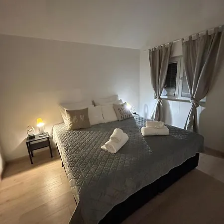 Leina Apartment *