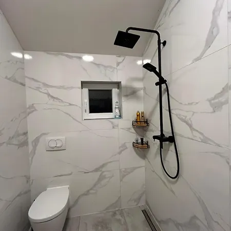 Leina Apartment *
