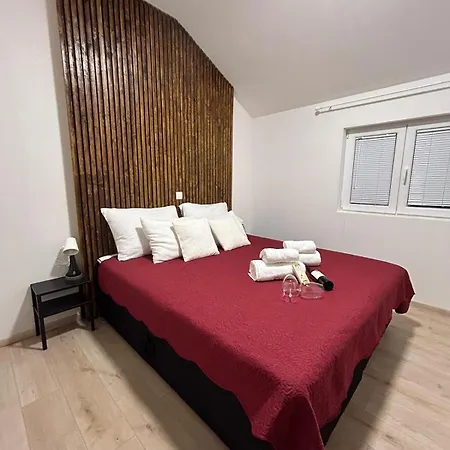 Leina Apartment