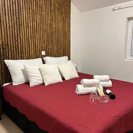 Leina Apartment